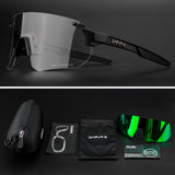 Photochromic Cycling Glasses