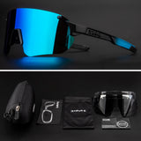 Photochromic Cycling Glasses