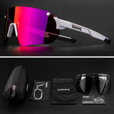 Photochromic Cycling Glasses