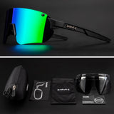 Photochromic Cycling Glasses